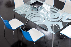 Итальянские пластиковые столы и стулья компании SCAB Design